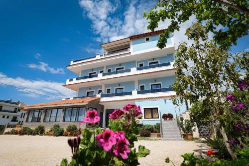 a building with pink flowers in front of it at Venti et Maris in Ksamil