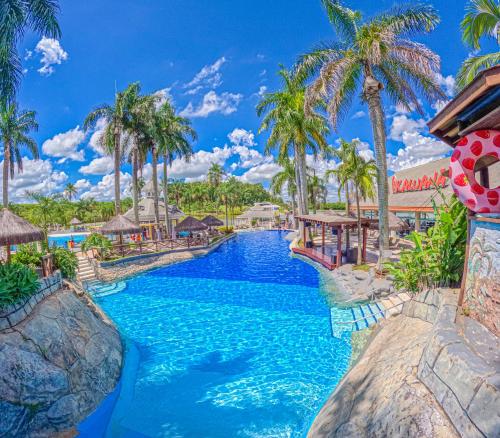 Área de lazer e piscinas do Mavsa Resort
