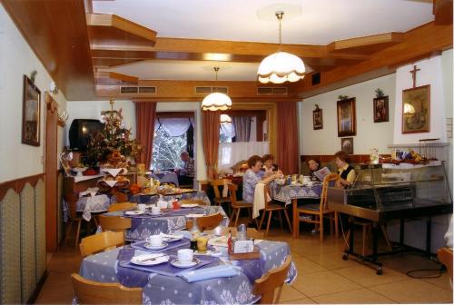 Restaurace v ubytování Gasthof Pension St. Wolfgang