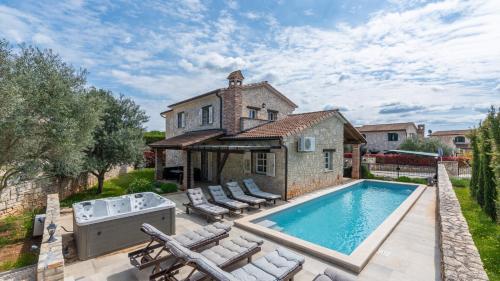 Villa Salvia with Private Pool and Jacuzzi