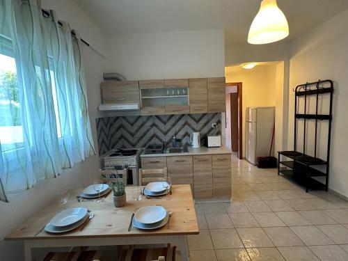 Η κουζίνα ή μικρή κουζίνα στο APARTMENTS 4 YOU