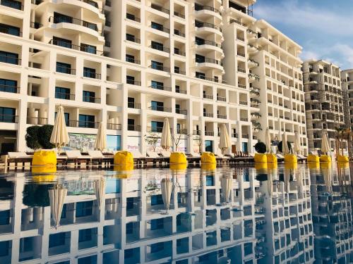 Το κτήριο όπου στεγάζεται  το ξενοδοχείο διαμερισμάτων