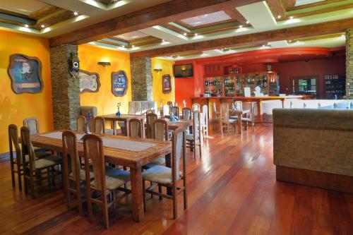 Restoran atau tempat lain untuk makan di Kasztelan