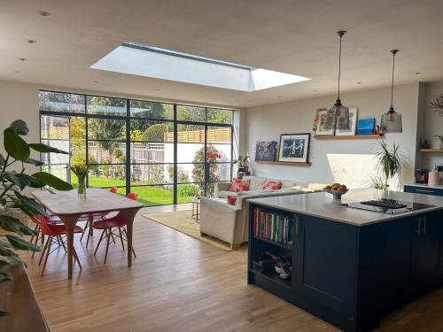 Three bedroom house with large garden a short stroll from Richmond's riverside pubs and restaurants
