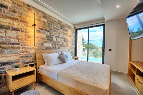 A bed or beds in a room at Villa Kallos by PosarelliVillas