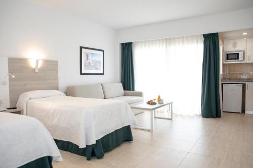 Katil atau katil-katil dalam bilik di Hotel Apartamentos Pyr Fuengirola