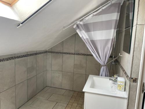 Chambres d'Hôtes de la forgeにあるバスルーム
