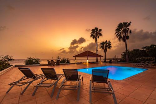 Bazén v ubytování Ocean Front VillaDelMar-Beach Access-Private Pool-10 Guests- nebo v jeho okolí