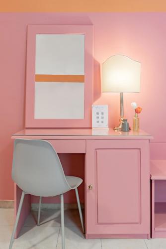 a pink desk with a white chair and a mirror at Hotel Espana - Gruppo BLAM HOTELS in Rome