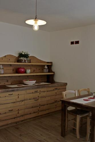 a dining room with a table and a wooden cabinet at Agriturismo Quinta Essenza in Casoni Zanolla