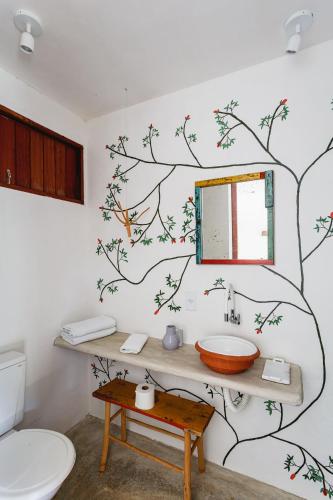 a bathroom with a sink and a mirror at Toca do Frei - Ilha do Ferro in Pão de Açúcar