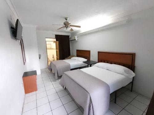 Postel nebo postele na pokoji v ubytování Hotel Abasolo Habitación doble