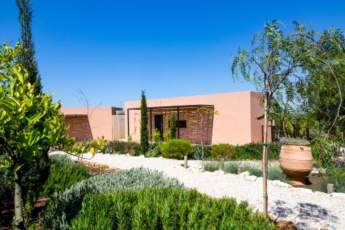 a garden in front of a building at eftopia in Balodhimaíika