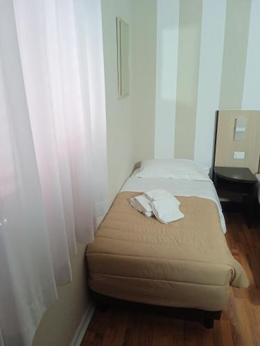 a small room with a bed and a window at Hotel Sant'Elia in Messina