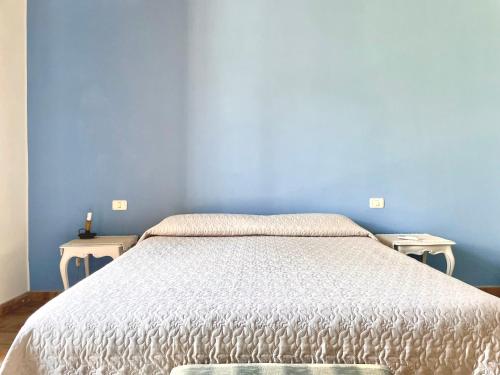 Postel nebo postele na pokoji v ubytování TROPEA center - unique sea VIEW - Casa dei Coralli