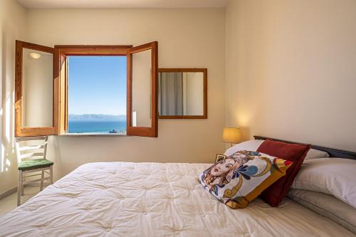 Posteľ alebo postele v izbe v ubytovaní Villa Azuria con Piscina Privata Vista Mare