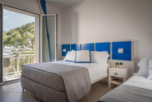 Postel nebo postele na pokoji v ubytování Hotel Embassy