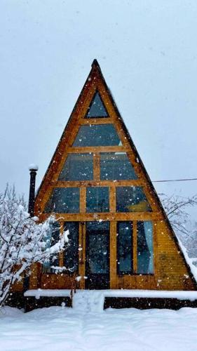 Το A-frame mestia τον χειμώνα