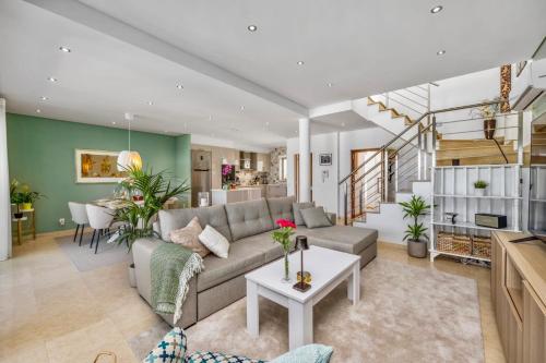 Luxury Villa in Serene Location with Pool & Private Garden