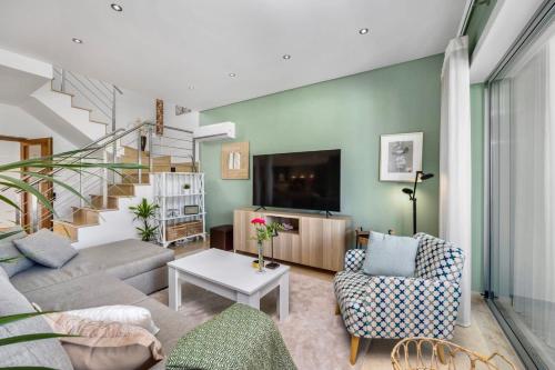 Luxury Villa in Serene Location with Pool & Private Garden