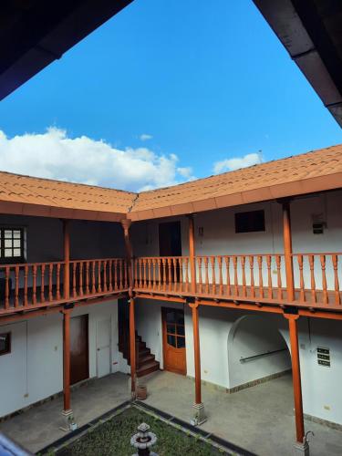 an overhead view of a building with a balcony at Casa Wayra Cajamarca in Cajamarca
