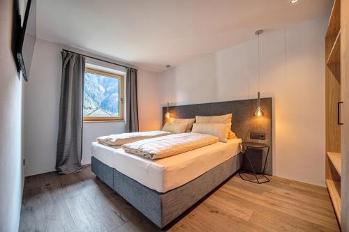 En eller flere senge i et værelse på Apartments Elmarino