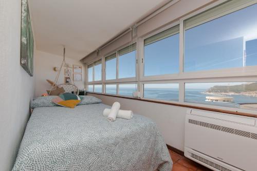 a bedroom with a bed with a view of the ocean at Sesimbra 1111 in Sesimbra
