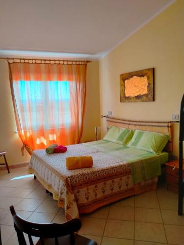 a bedroom with a bed and a window at Agriturismo la Cantina in Baratili San Pietro