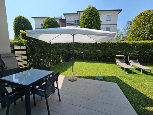 A garden outside Profumo di Rosa Desenzano
