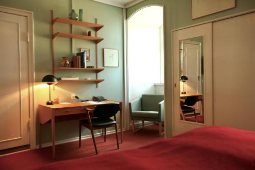 a bedroom with a desk and a chair and a table at Hotel Alexandra in Copenhagen