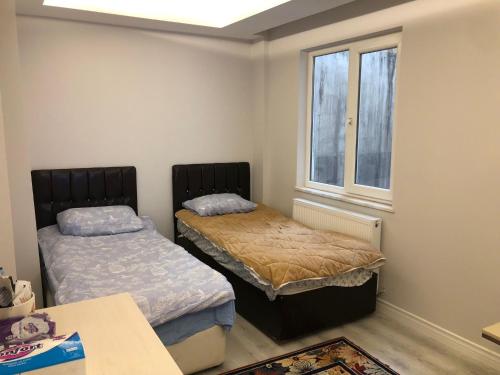 a room with two beds and a window at turkey samsun in Atakum