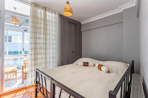 Kép Stylish Apartment in Moda near Popular Attractions with Balcony szállásáról Isztambulban a galériában