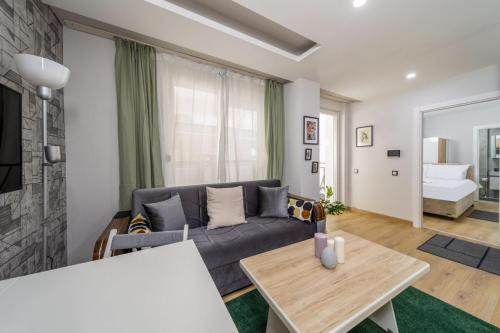 Modern and Cozy Apartment with Central Location and Balcony in Muratpasa, Antalya