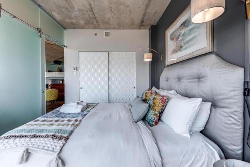 a bedroom with a large white bed with pillows at Les Immeubles Charlevoix - Le 760-412 in Quebec City