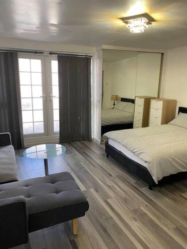 Postel nebo postele na pokoji v ubytování Stylish & Modern Apartment in Crumpsall