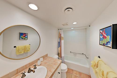 Bathroom sa The CoCo Cabana Unit 31 Permit# 4451