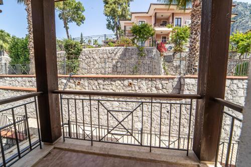 Kép Spectacular House with Balcony Close to İnlice Beach in Gocek szállásáról Göcekben a galériában
