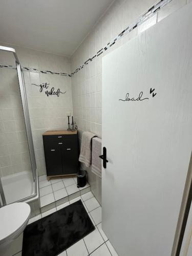 a bathroom with a shower and a toilet and a sink at Modernes Apartment in Chemnitz in Chemnitz