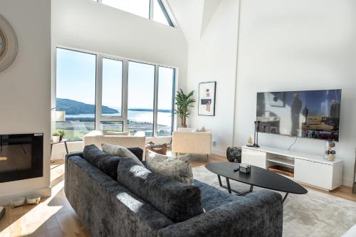 Absolutely Stunning 4br Condo with Gorgeous Views
