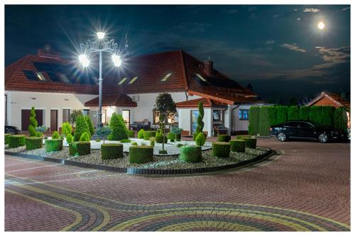 a street light in front of a house at night at Rezydencja Elżbiecin in Busko-Zdrój