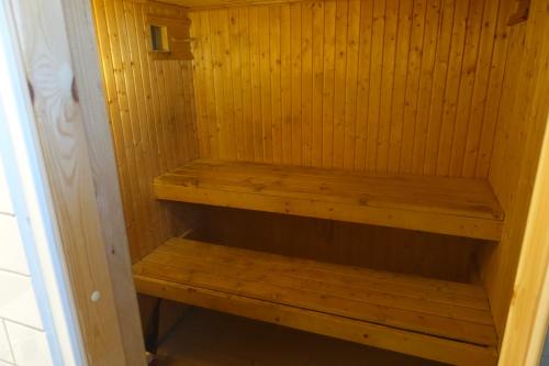 Gallery image of Spacious house with sauna 2 bathrooms and indoor pingis table! in Hestra
