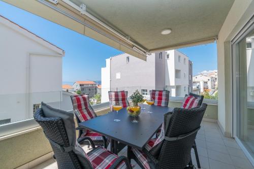 Luxury Apartment Purple Summer Sea view