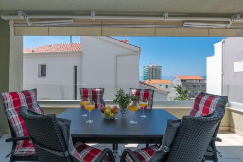 Luxury Apartment Purple Summer Sea view