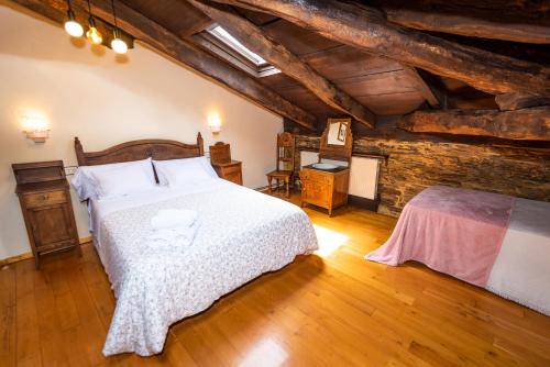 Katil atau katil-katil dalam bilik di Apartamentos Rurales Casa Riveras