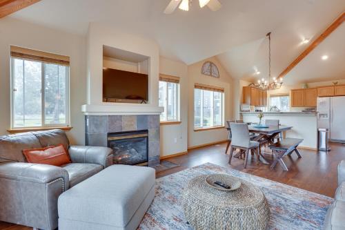 a living room with a couch and a fireplace at Pet-Friendly Townhome with Hot Tub in Redmond! in Redmond