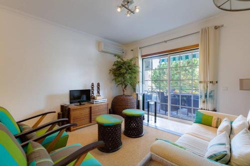 ROJA PÉ - Elegante apartamento T2 com AC perto do Pine Cliffs