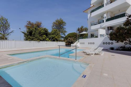 ROJA PÉ - Elegante apartamento T2 com AC perto do Pine Cliffs