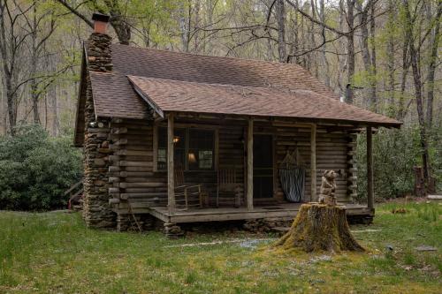 a log cabin in the middle of the woods at Creekside Hideaway Rustic Cabin - Secluded, Creekside Family Cabin in Topton