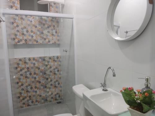 Phòng tắm tại Casa Aconchego de Jacuípe, Ar condicionado e Piscina Privativa