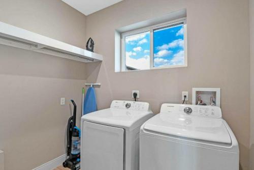 a laundry room with two machines and a window at Beautiful 4 suites - Close to Disney 7505 in Orlando